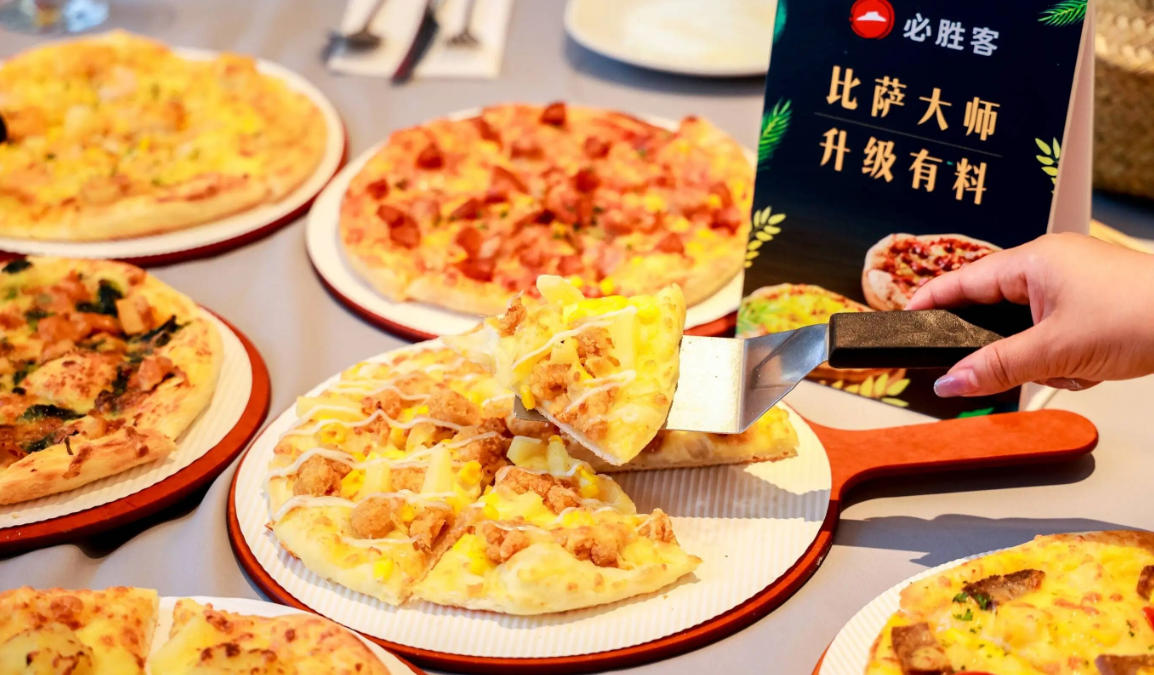 塔斯汀打出“中國披薩”招牌，復(fù)刻漢堡模式，這張“洋大餅”能做多大？